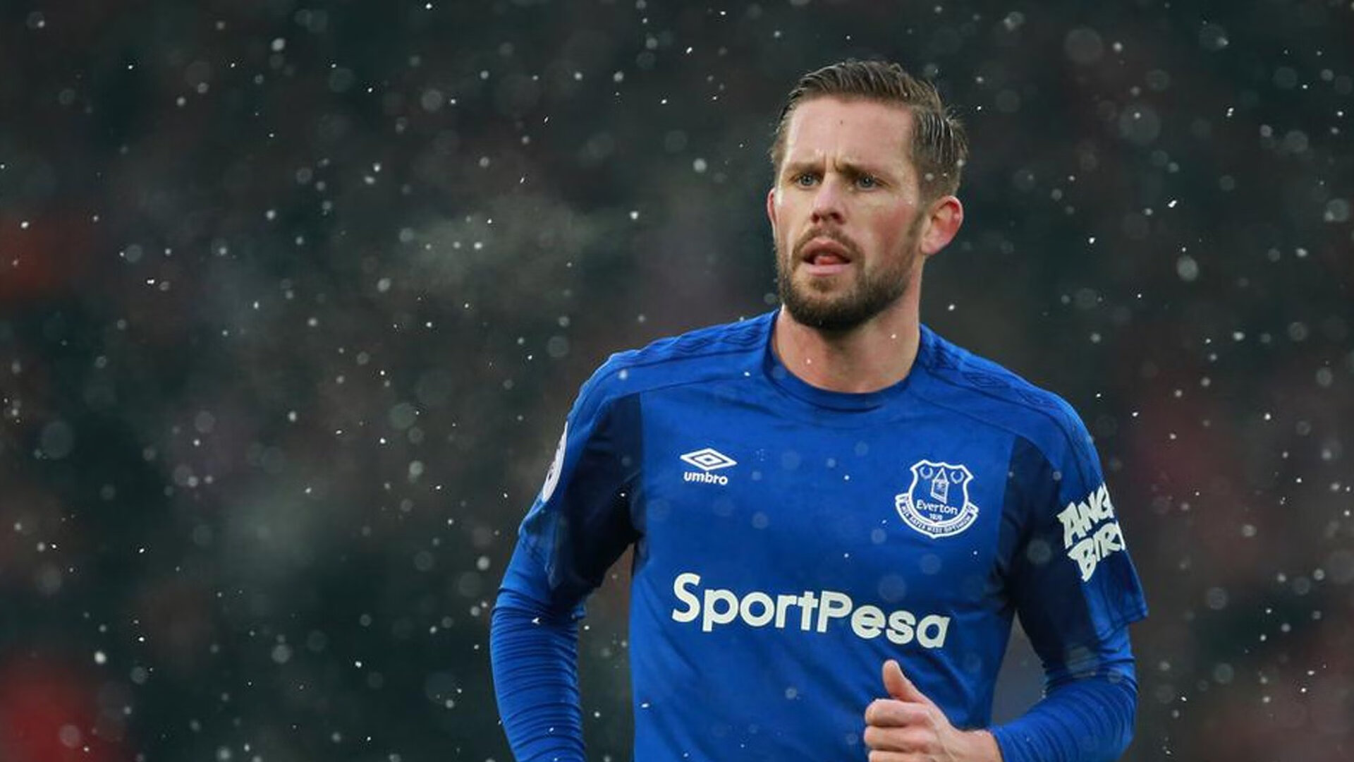 爱游戏体育 -全明星赛四强战爆出冷门！曼城爆冷纽约尼克斯，争冠形势突变